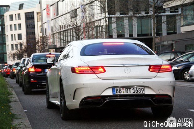 ۷棬һS63 AMG Coupeֲʧţ³˴Ŀѧ׼ͱոܶ˺ɫ״դɫȦʾС⣬LEDҲڳϡ