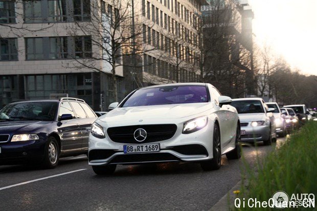 ۷棬һS63 AMG Coupeֲʧţ³˴Ŀѧ׼ͱոܶ˺ɫ״դɫȦʾС⣬LEDҲڳϡ