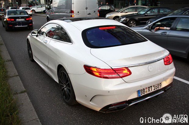 ۷棬һS63 AMG Coupeֲʧţ³˴Ŀѧ׼ͱոܶ˺ɫ״դɫȦʾС⣬LEDҲڳϡ