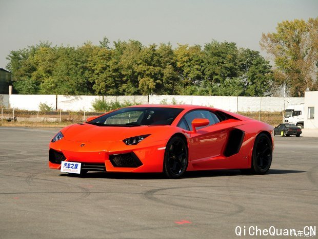  Aventador 2011 LP 700-4